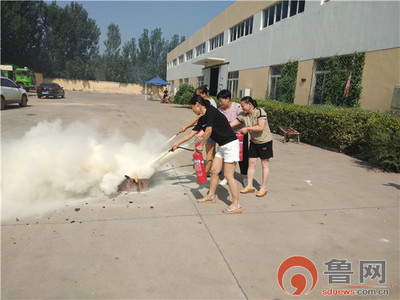 德州市經(jīng)開區(qū)宋官屯街道開展&ldquo;防火災(zāi)保平安&rdquo;消防演練活動(dòng)進(jìn)十二里莊工業(yè)園